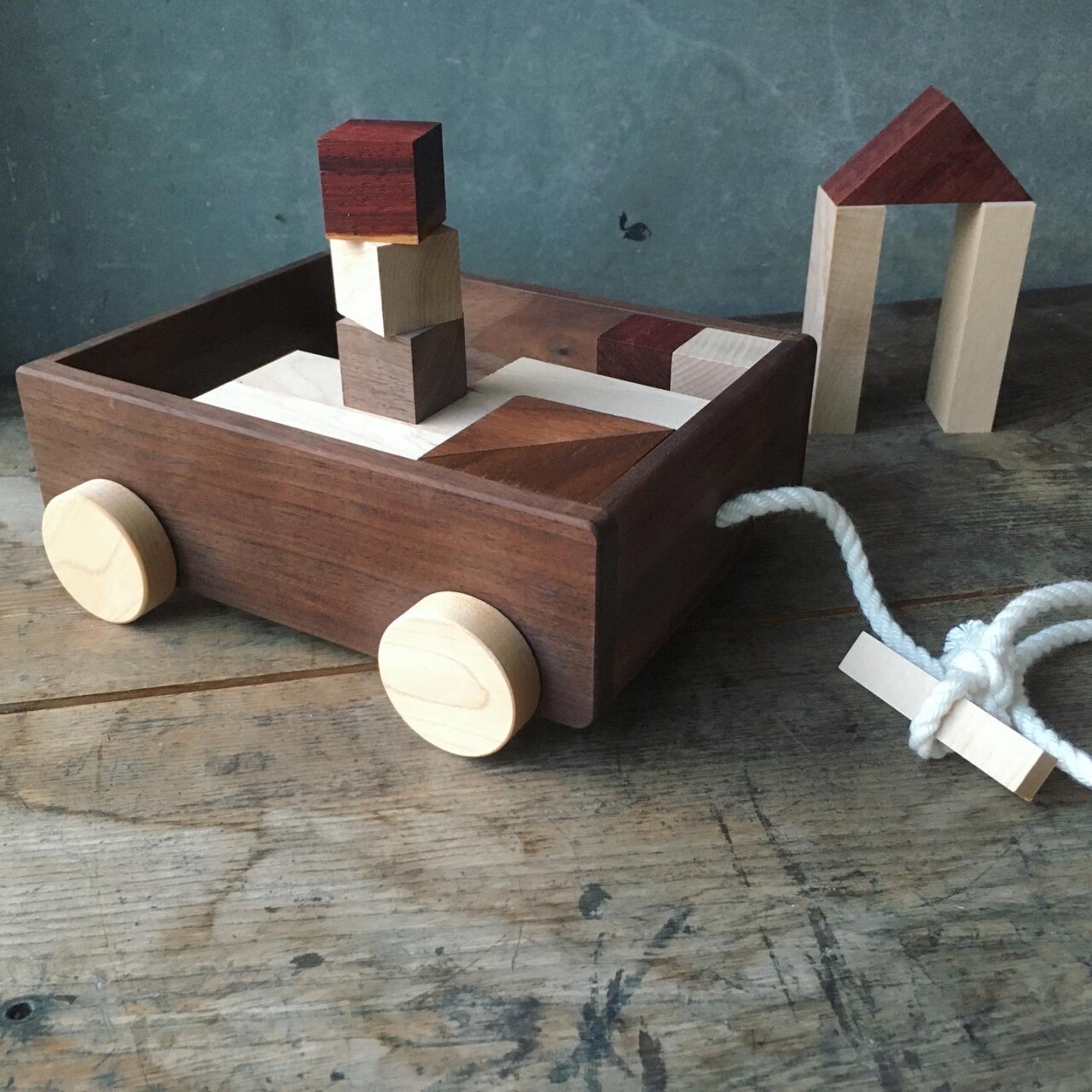 積み木おすすめ 遊んで覚える世界の銘木無着色カーセット納期3カ月