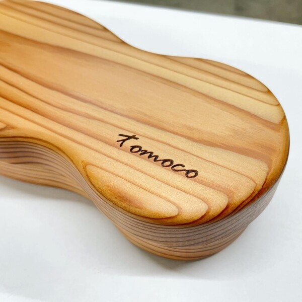 木のお弁当箱6 450cc 木製 販売累計330個。Pen-online掲載。ゴムがかけやすく、具材を程よく仕切る千葉ビーナッツの形機能美。洗いやすい丸底。木製 木の弁当箱、継ぎ目のない角材削り出し。肉厚な本体と重なりの多い蓋でご飯ふっくら。千葉の杉 ZUKOUSHITU