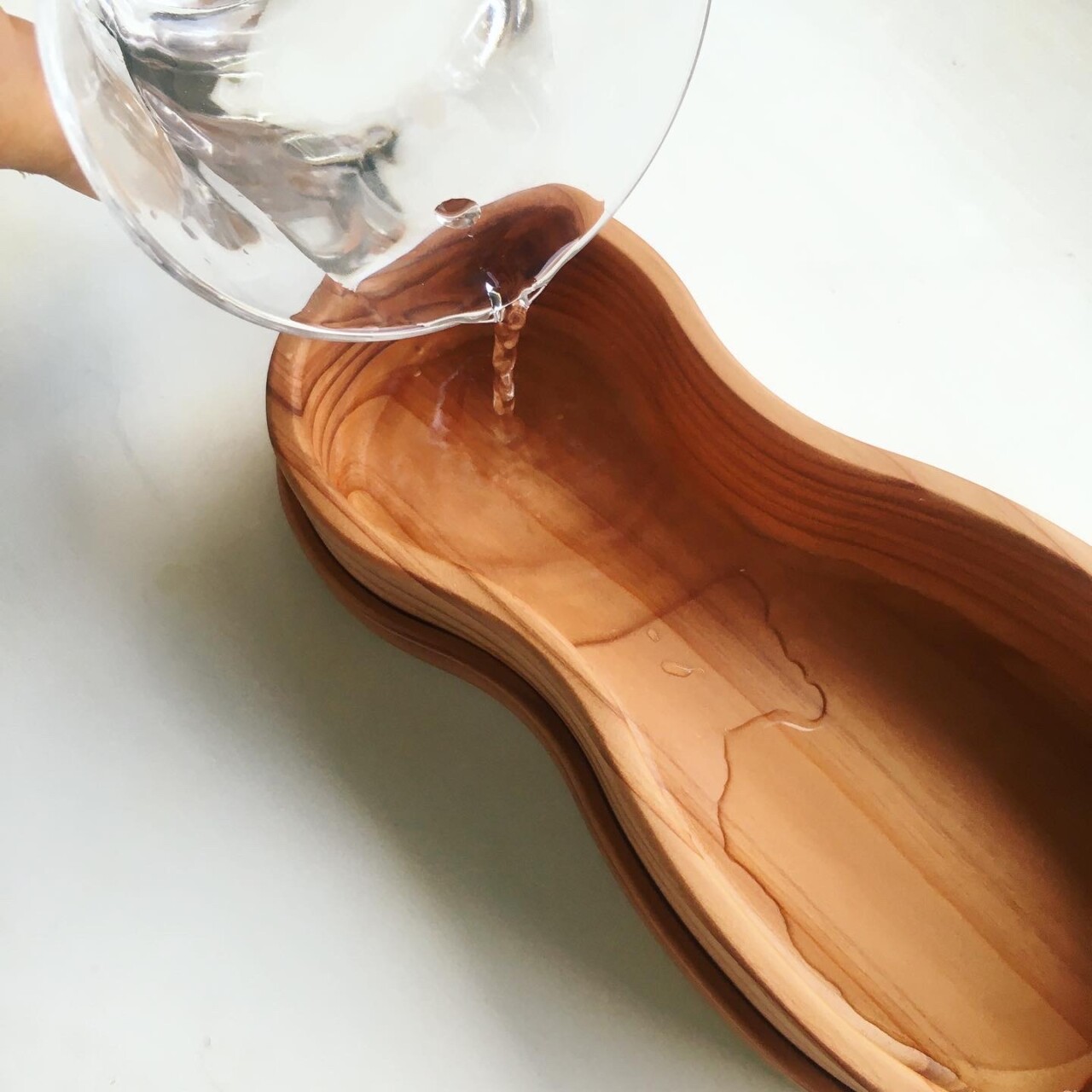 木のお弁当箱5 450cc 木製 販売累計330個。Pen-online掲載。ゴムがかけやすく、具材を程よく仕切る千葉ビーナッツの形機能美。洗いやすい丸底。木製 木の弁当箱、継ぎ目のない角材削り出し。肉厚な本体と重なりの多い蓋でご飯ふっくら。千葉の杉 ZUKOUSHITU