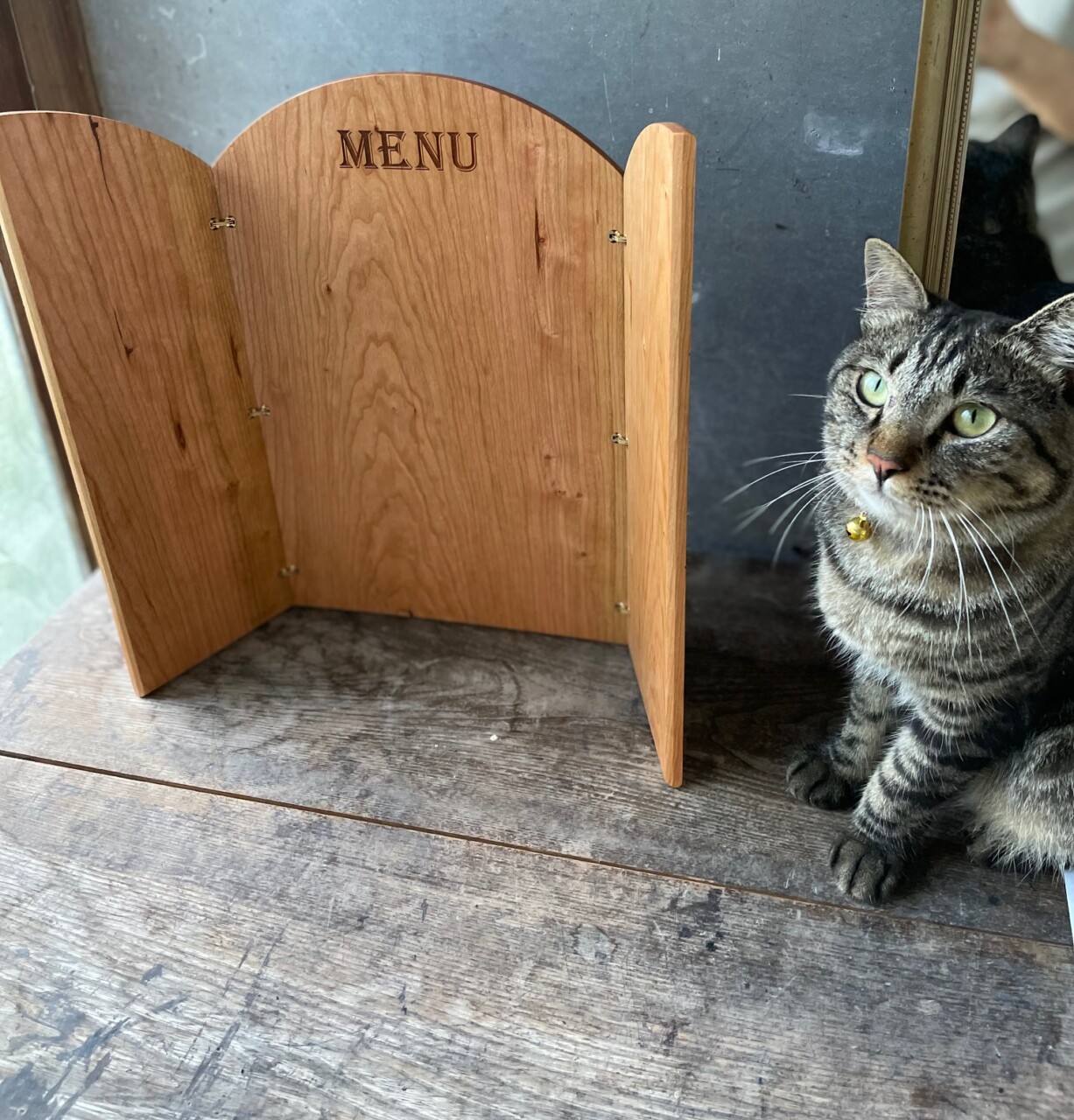 木のメニュー三面チェリーと猫PONちゃん