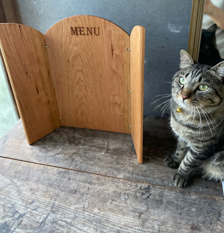 木のメニュー三面チェリーと猫PONちゃん