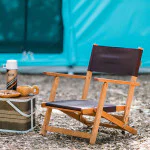 猪の革を張った折り畳み椅子